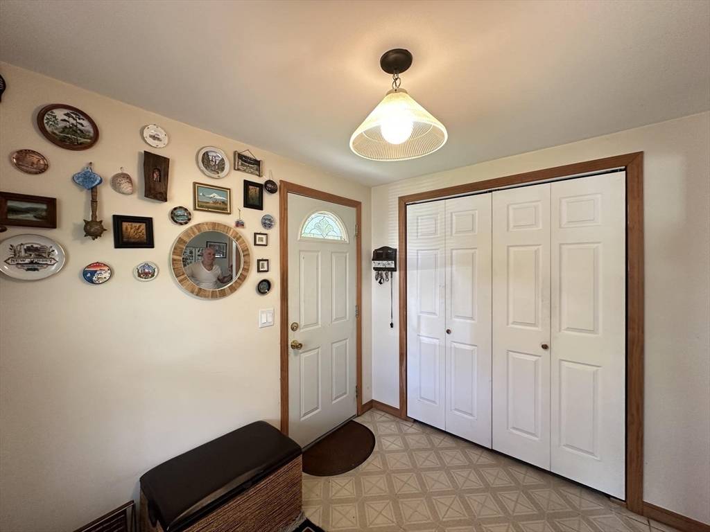 112 Entrybrook Dr Springfield, MA 01108