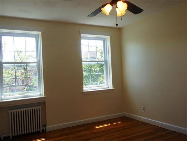 Newton, MA 02467,39 Commonwealth Ave. #22