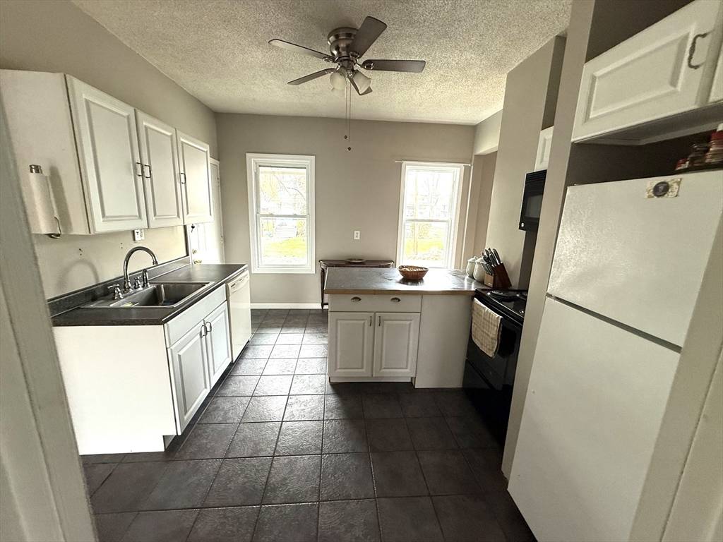 Westfield, MA 01085,32 Prospect St #1