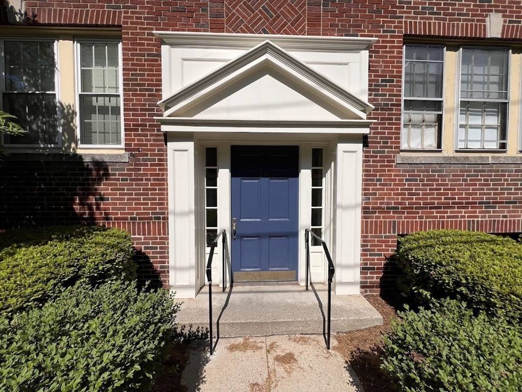 Brookline, MA 02446,116 Park St. #5