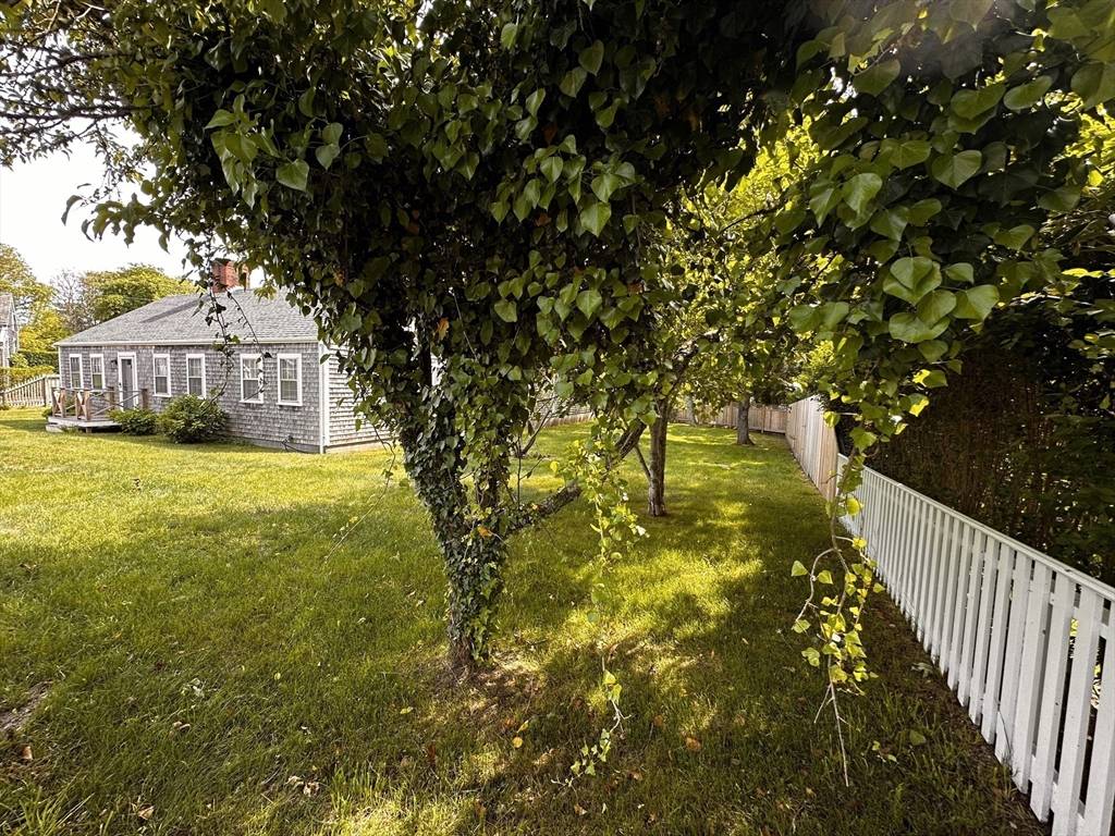 Nantucket, MA 02554,23 Pleasant St