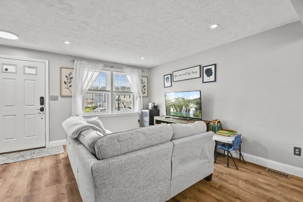 Leominster, MA 01453,11 Fernwood Drive #D