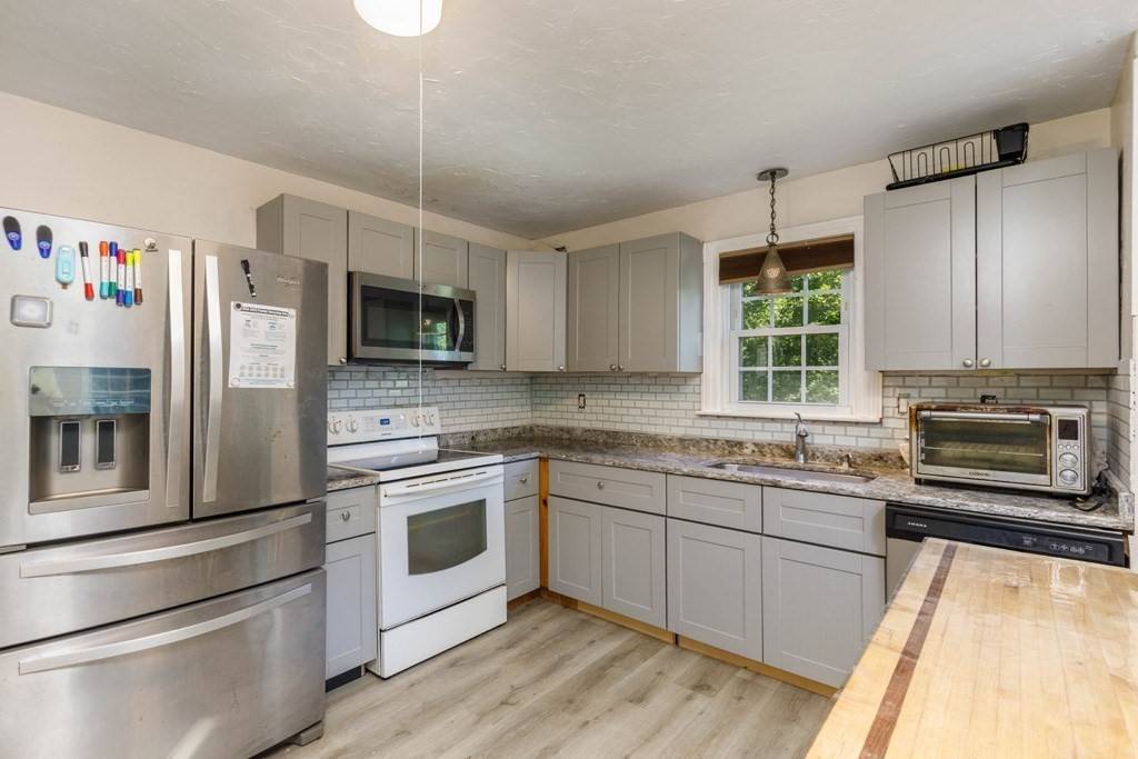 Paxton, MA 01612,174 Pleasant Street