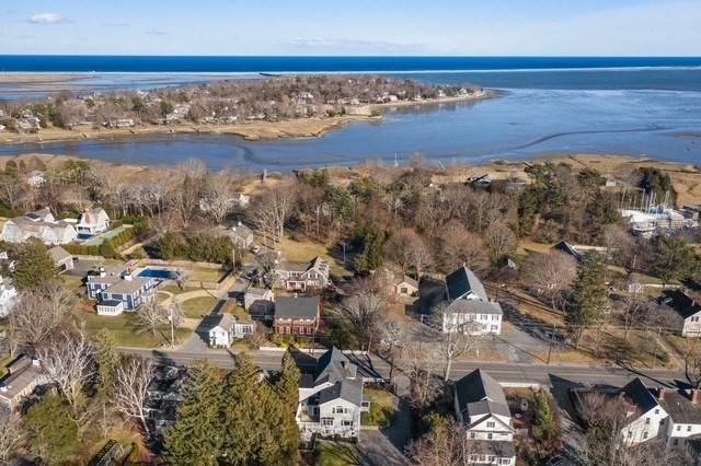 Duxbury, MA 02332,590 Washington St