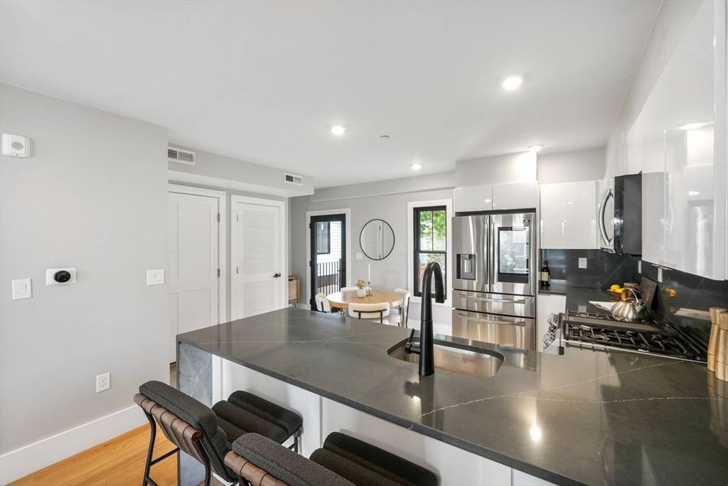 Boston, MA 02128,4-6 Everett Place #2
