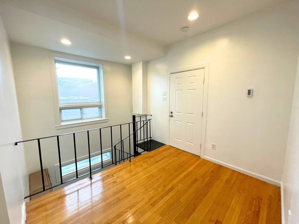 Chelsea, MA 02150,24 Front Street #1
