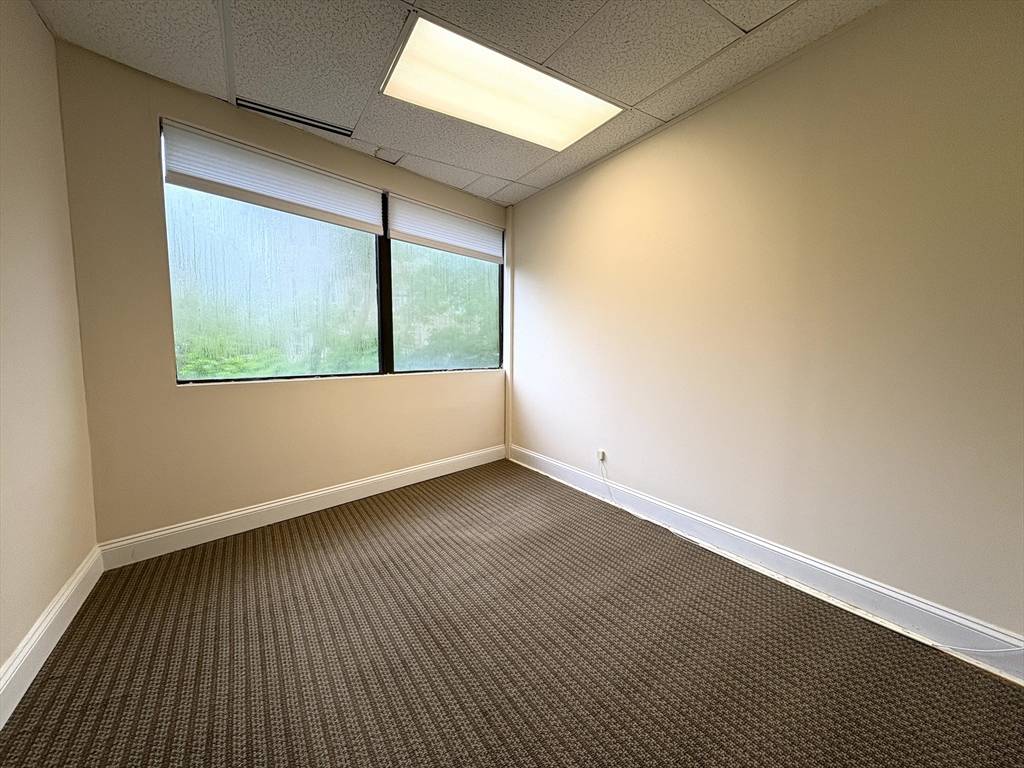Brookline, MA 02445,1842 Beacon St #203