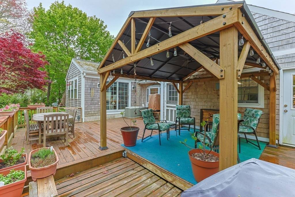 Barnstable, MA 02632,114 Stoney Cliff Rd