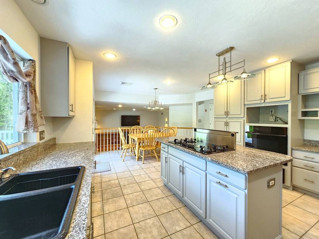 Westborough, MA 01581,35 Linda St
