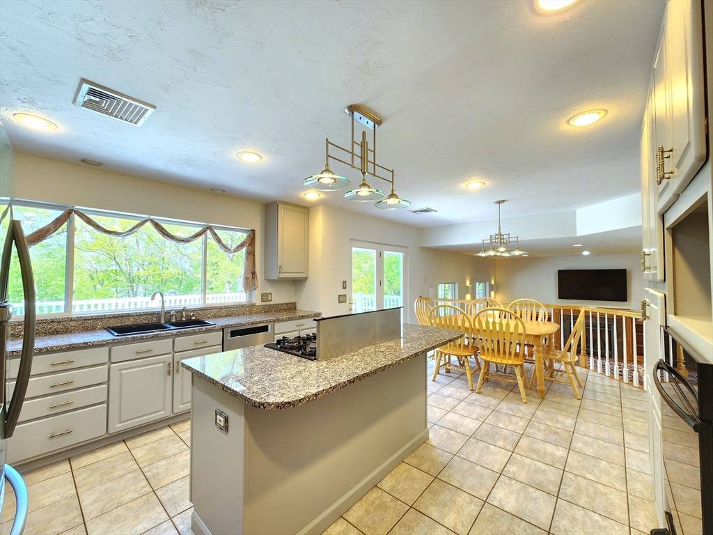 Westborough, MA 01581,35 Linda St