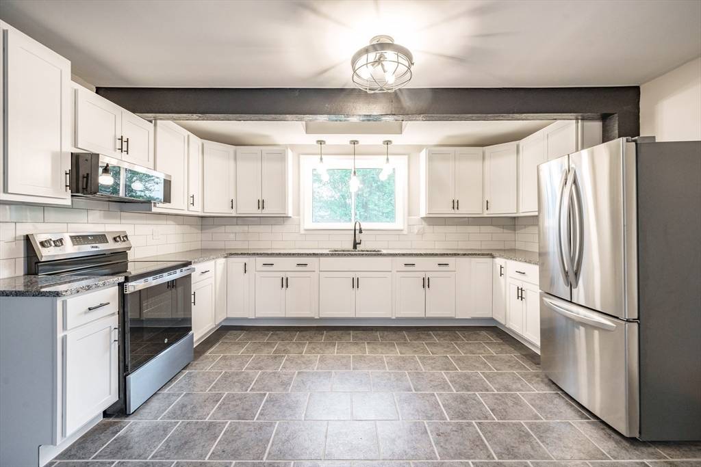 Chicopee, MA 01013,19 Montello Rd