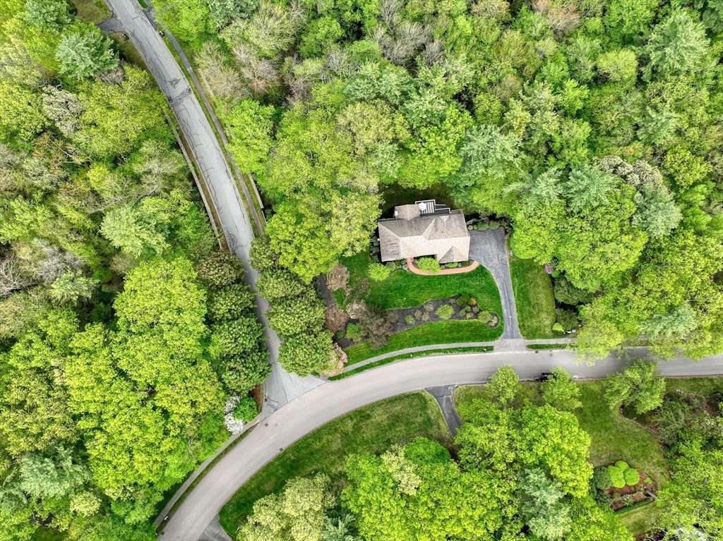 Hopkinton, MA 01748,11 Edge Hill Rd