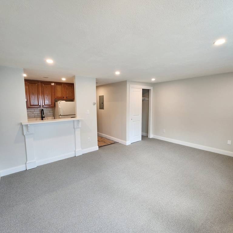 North Reading, MA 01864,270 Main Street #5