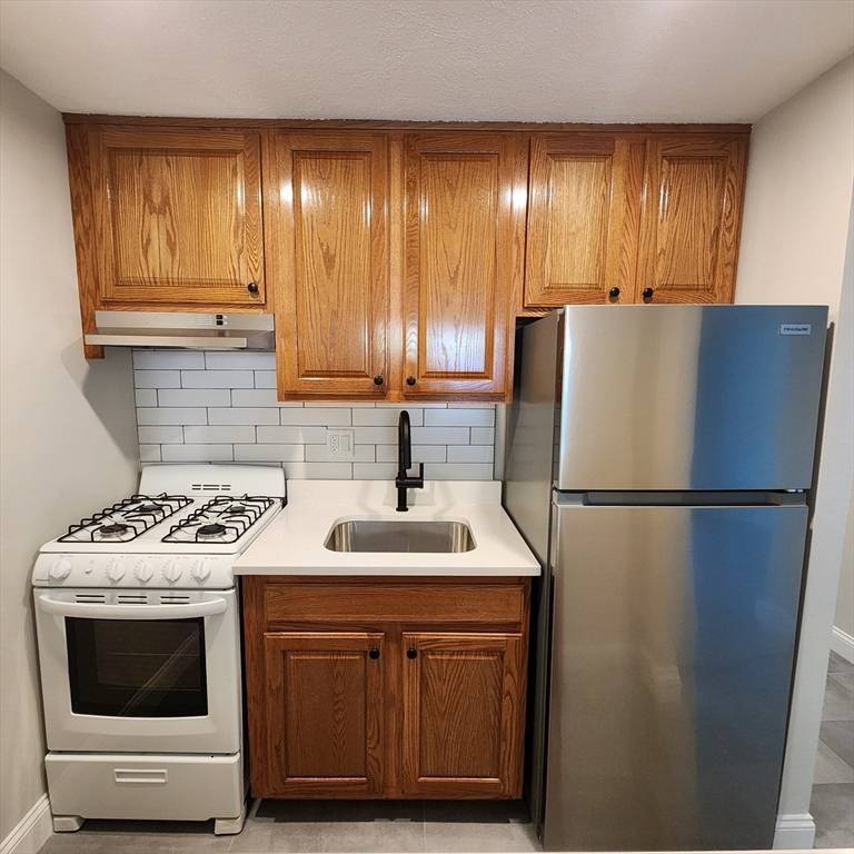 North Reading, MA 01864,270 Main Street #5