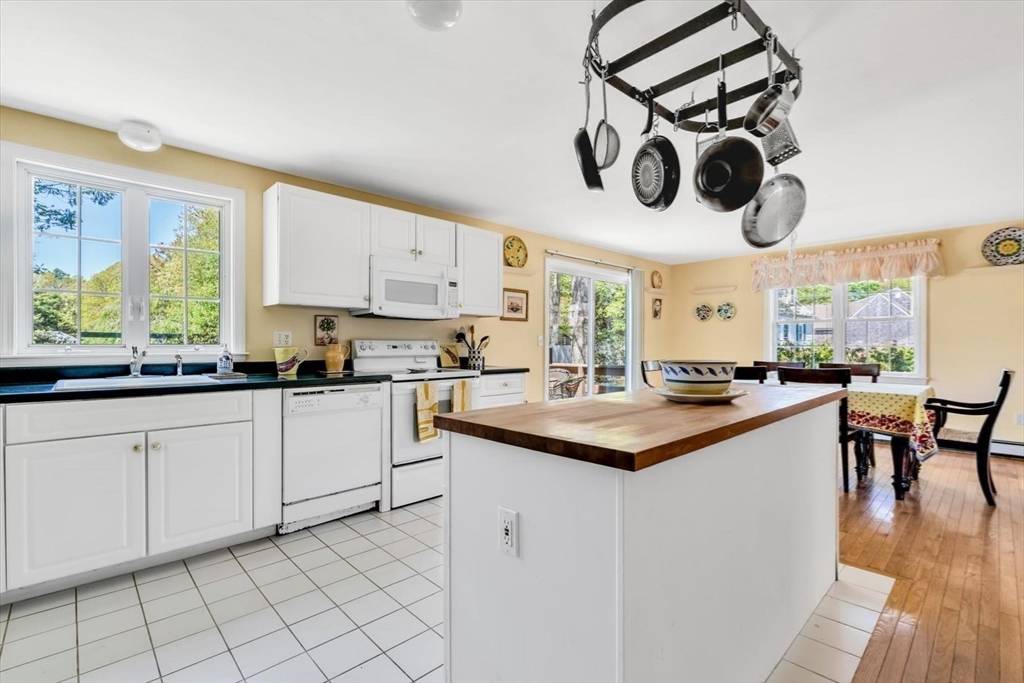 Barnstable, MA 02632,72 Rosemary Ln