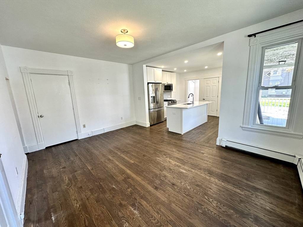 Waltham, MA 02453,70 Gardner St #1