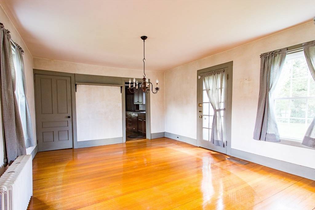 67 E Main St West Brookfield, MA 01585