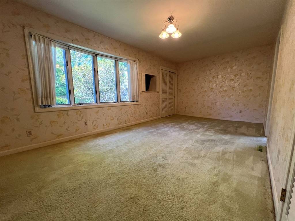 574 Florence St Fall River, MA 02720