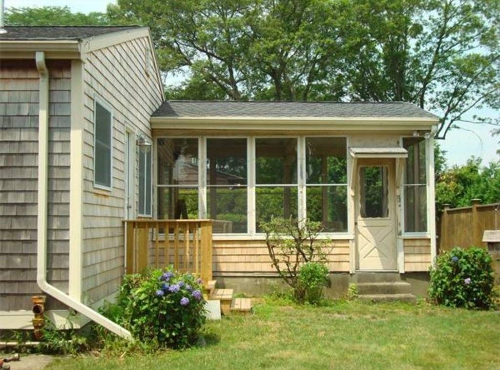574 Florence St Fall River, MA 02720