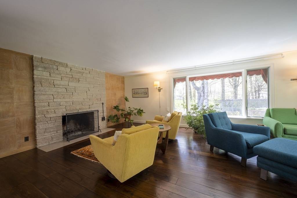 Haverhill, MA 01830,25 Barberry Ln
