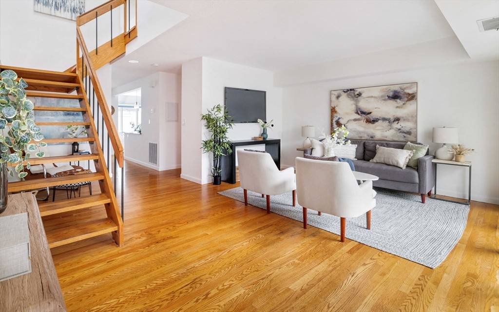 Cambridge, MA 02138,13 Fresh Pond Place #13