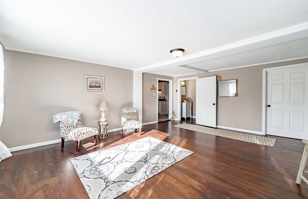 5 Pomeroy Mdw Ext Southampton, MA 01073