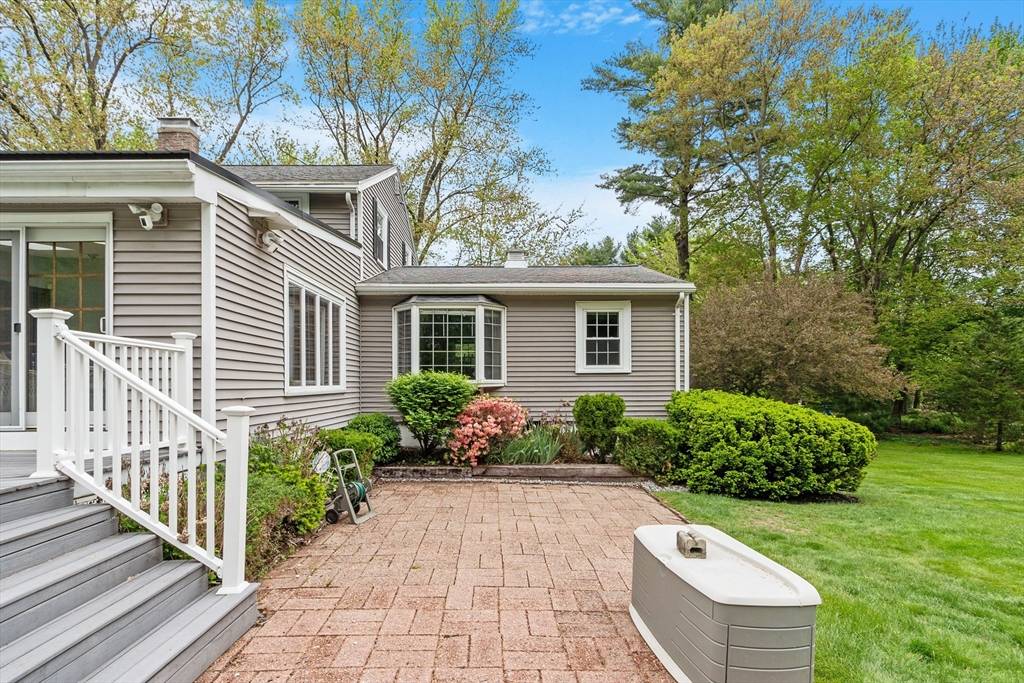 17 Phyllis Ave Burlington, MA 01803