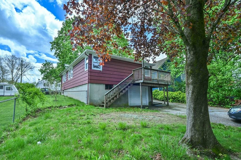 Webster, MA 01570,4 Elm St