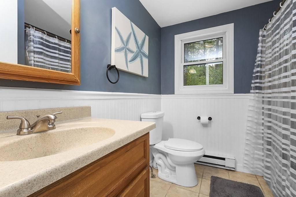 41 Woodland Rd Uxbridge, MA 01569