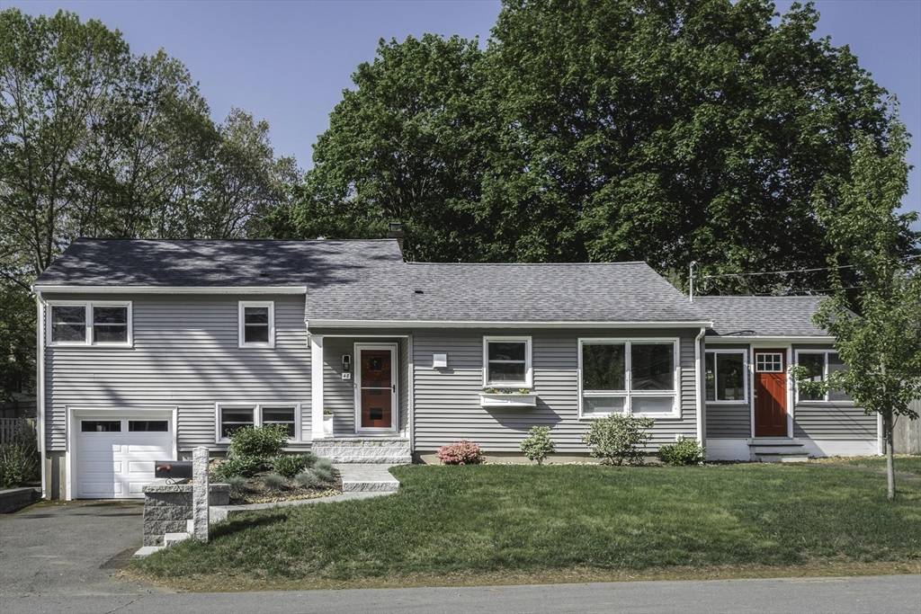 Hamilton, MA 01982,48 Day Avenue