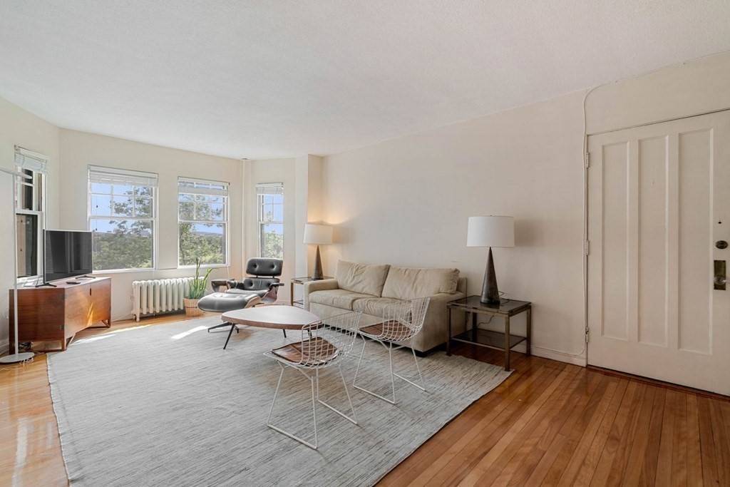 Cambridge, MA 02138,993 Memorial Drive #503
