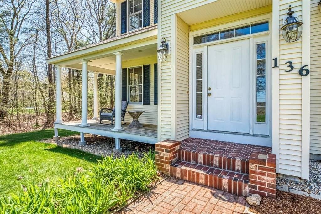 Upton, MA 01568,136 Glenview St