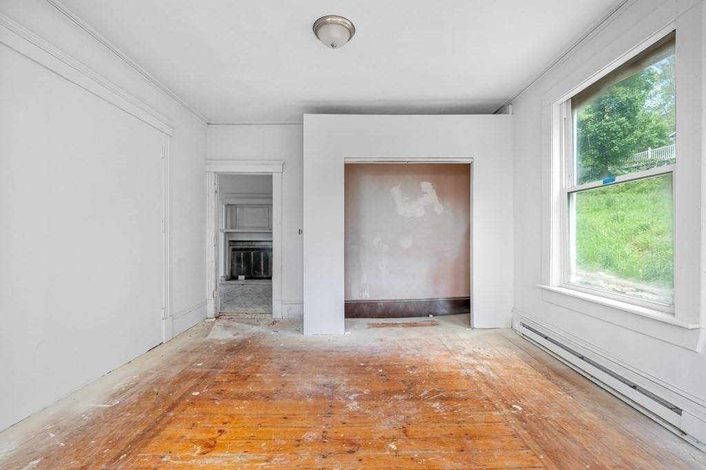 9 Forestdale Rd Worcester, MA 01605