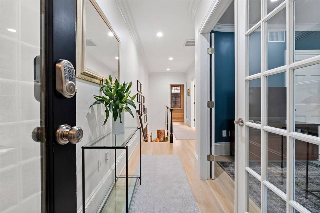 Boston, MA 02118,139 West Newton #1