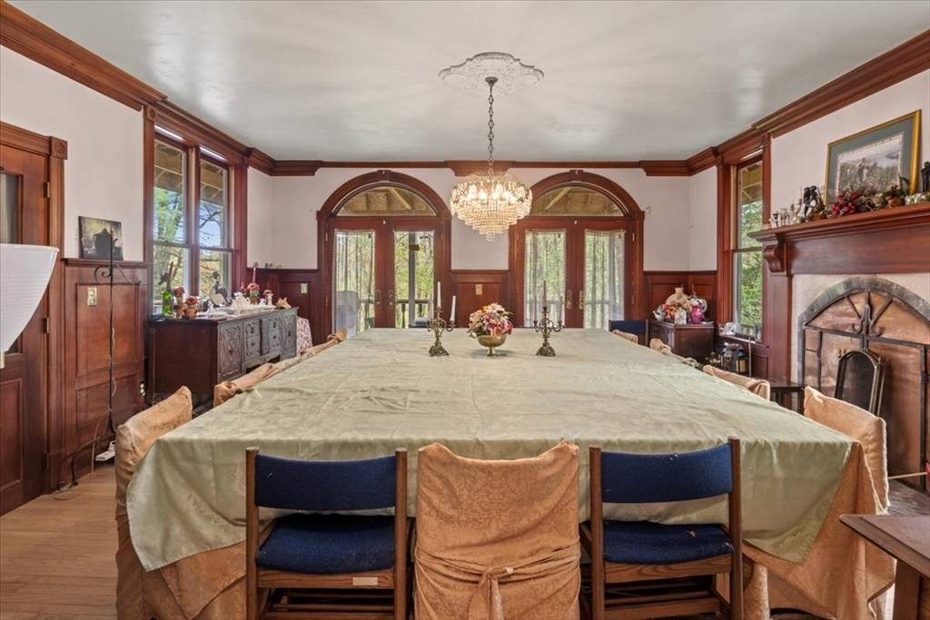 Sherborn, MA 01770,243 S Main St