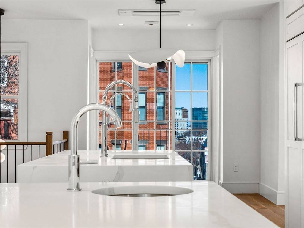 Boston, MA 02127,563 East Broadway #563
