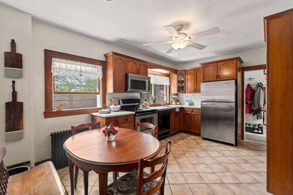 Marblehead, MA 01945,2 Cedar