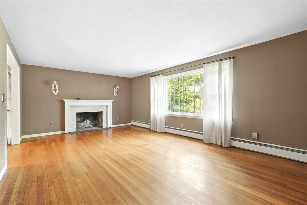 Wilbraham, MA 01095,10 Brookmont Dr