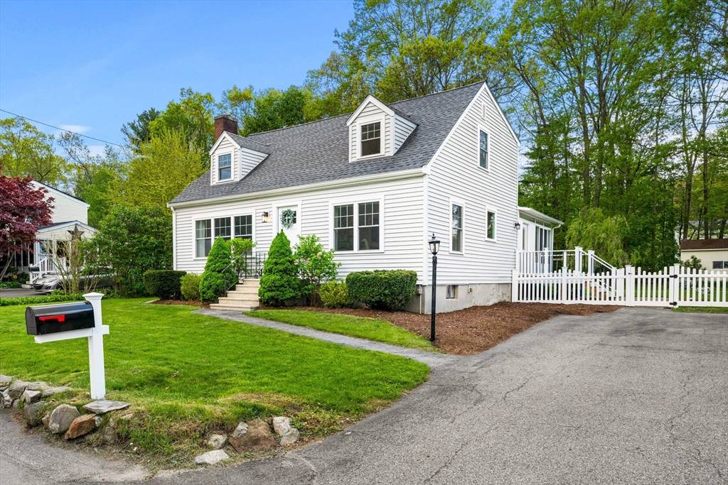 Chelmsford, MA 01824,14 Walnut Rd