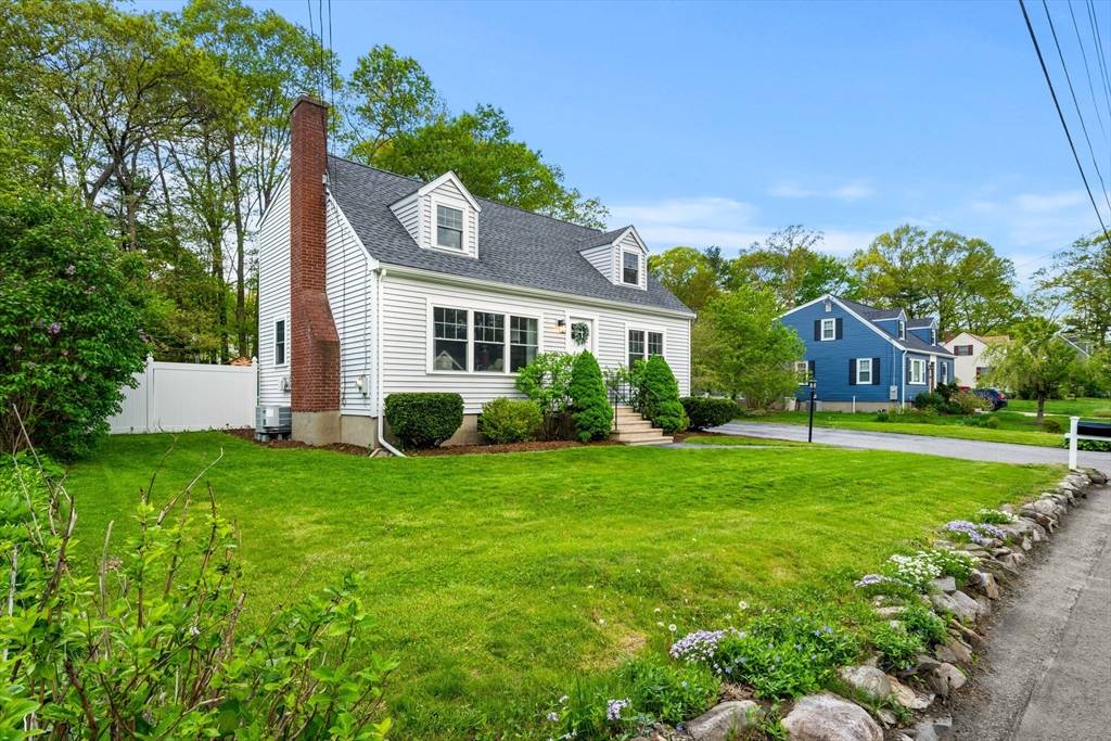 Chelmsford, MA 01824,14 Walnut Rd