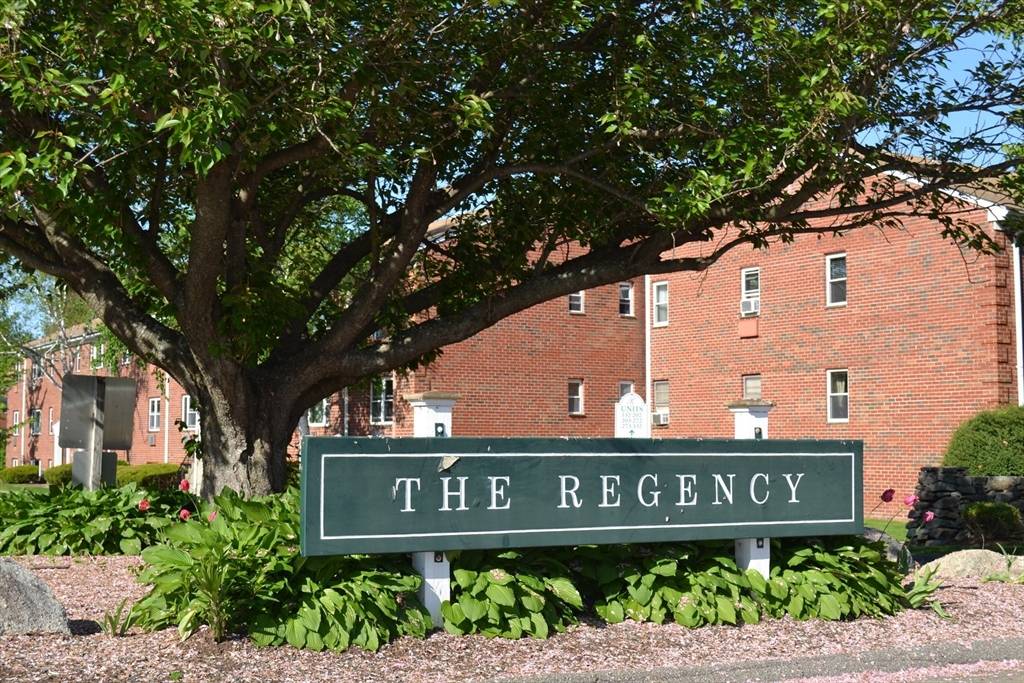 Agawam, MA 01001,153 Regency Park Dr #153