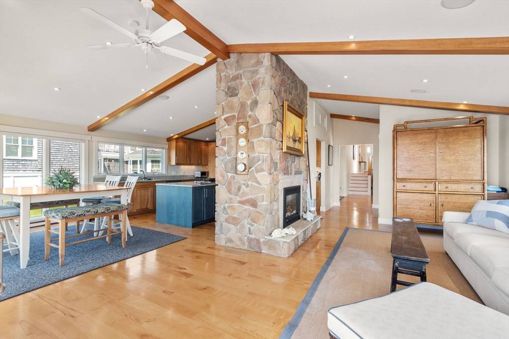Dennis, MA 02670,1 Beach View Rd