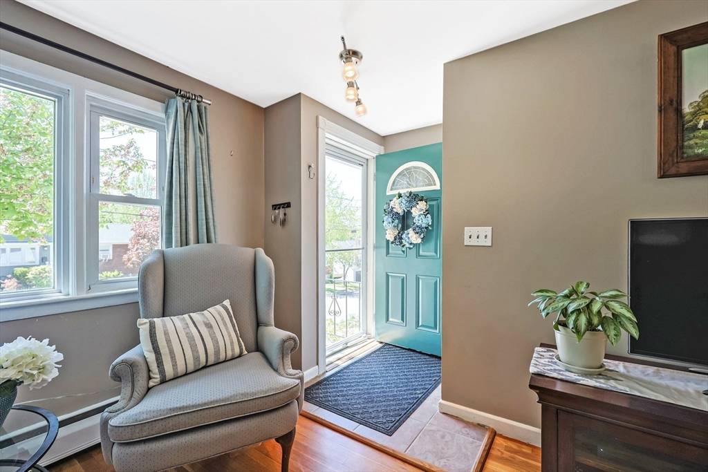 Holbrook, MA 02343,27 Sunflower Rd