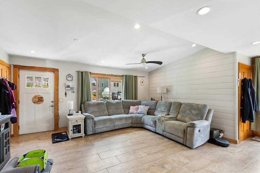 Rockport, MA 01966,9 Hodgkins Rd