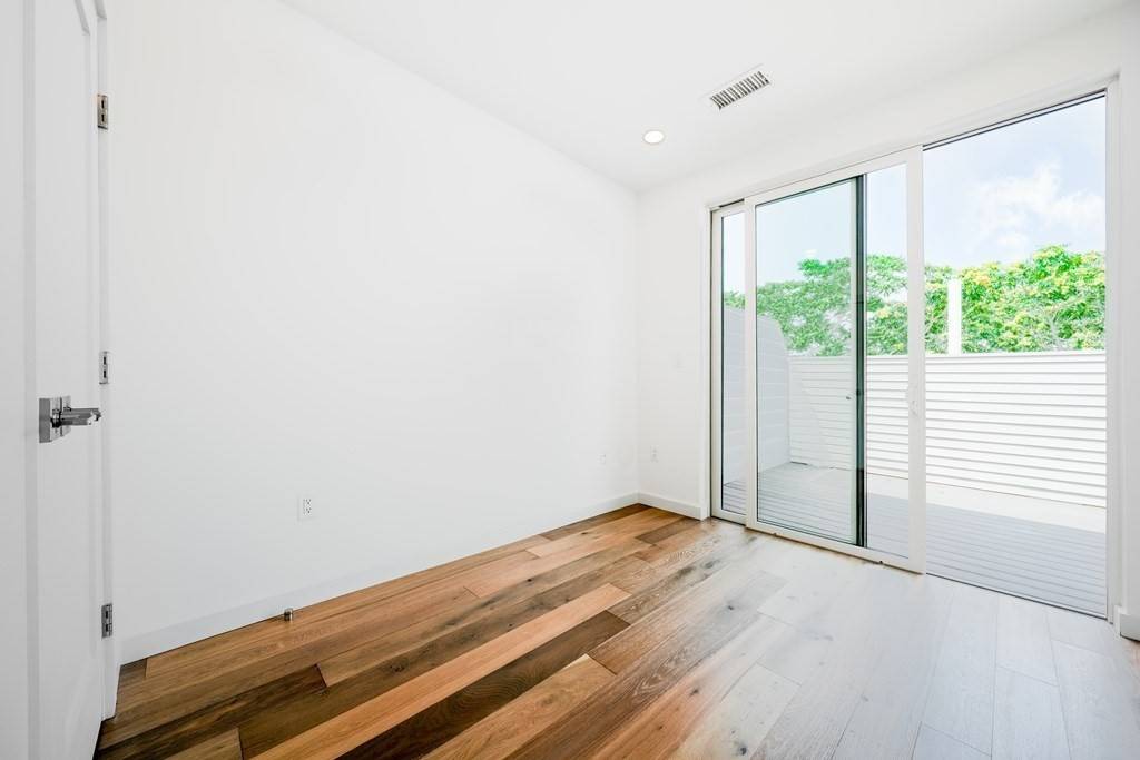 Cambridge, MA 02140,97 Elmwood #312