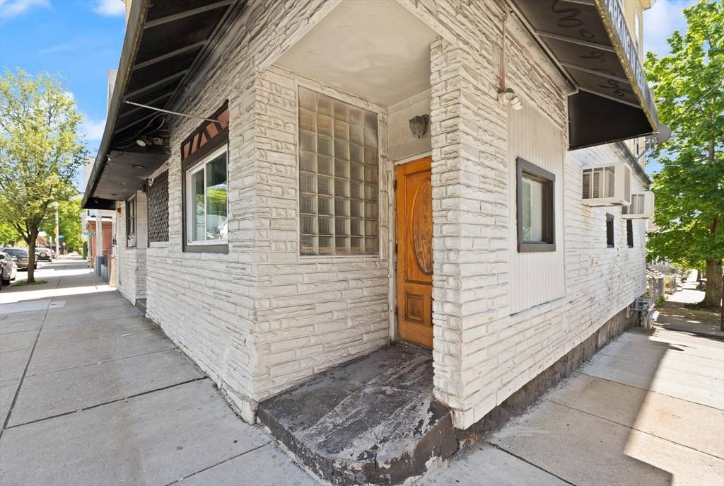 Malden, MA 02148,385-387 Salem St