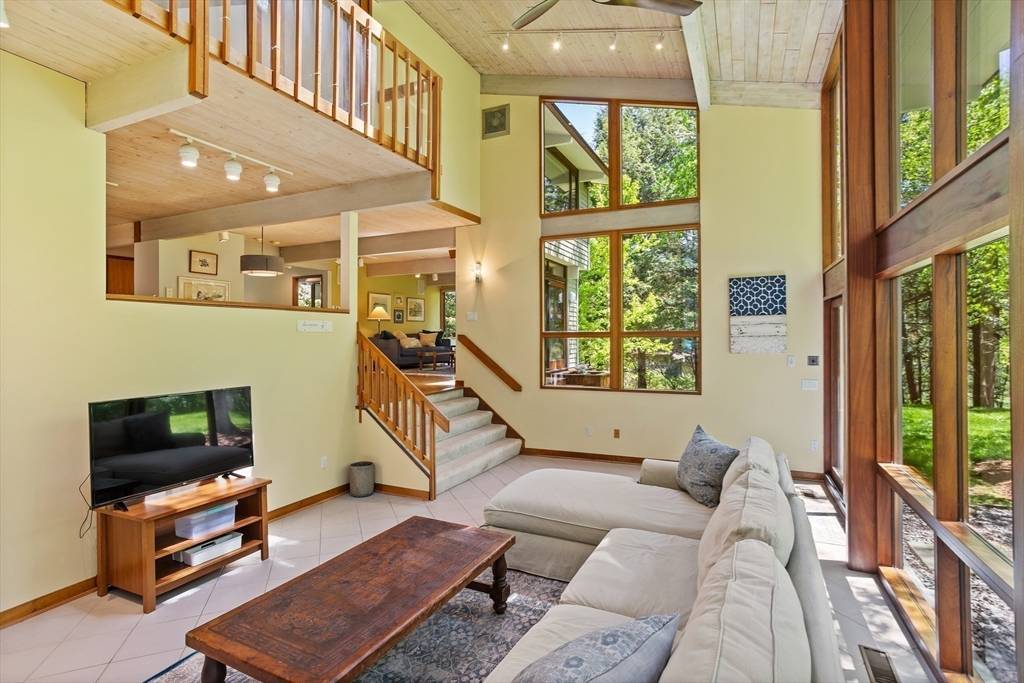 86 Stonehedge Place Boxborough, MA 01719