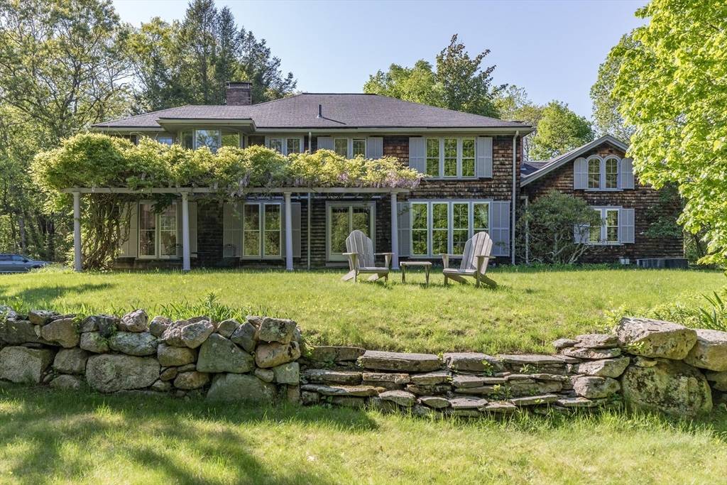 Weston, MA 02493,56 Ridgeway Rd