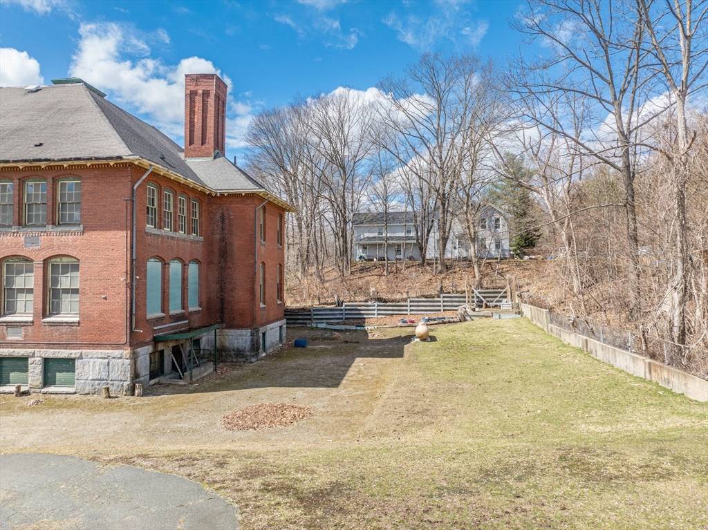 Pittsfield, MA 01201,40 Pecks Rd