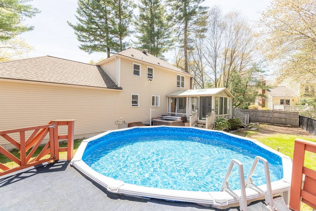 Douglas, MA 01516,9 Darling Way